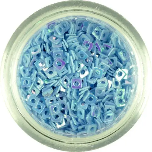 Malé ozdobné štvorčeky s dierkou - svetlomodré