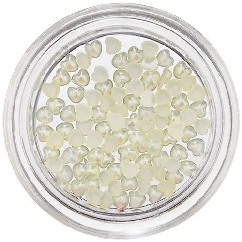 Svetložlté srdiečka na zdobenie nechtov, perleť